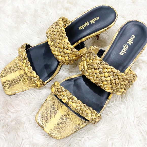 Cult Gaia Kal Sandal in Canary Color - Picture 2 of 10